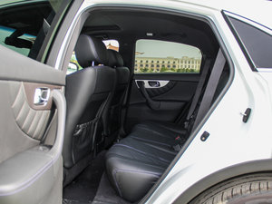2015款3.7L 绝影版 后排空间