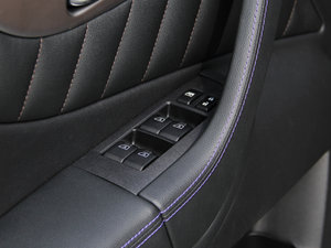 2015款3.7L 绝影版 主驾车窗控制区	