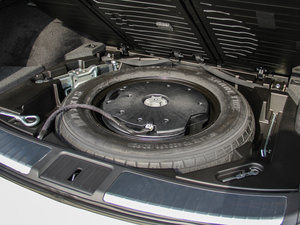 2015款3.7L 绝影版 备胎