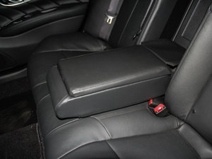 2015款2.5L 悦享版 后排中央扶手