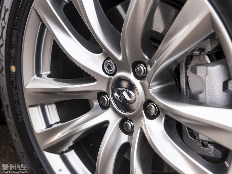 2015ӢQ70L Hybrid 3.5L A