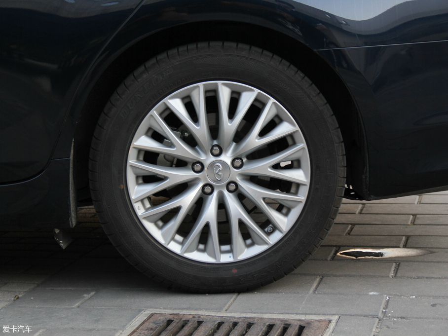 2015ӢQ70L Hybrid 3.5L A