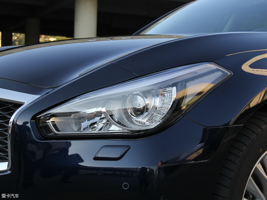 2015ӢQ70L Hybrid 3.5L A