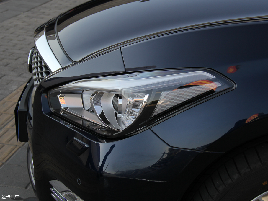 2015ӢQ70L Hybrid 3.5L A