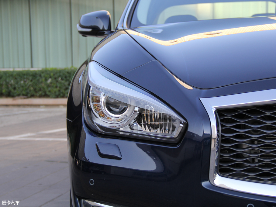 2015ӢQ70L Hybrid 3.5L A