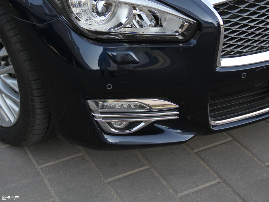 2015ӢQ70L Hybrid 3.5L A