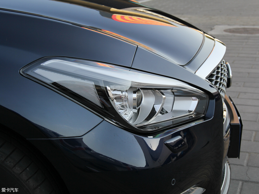 2015ӢQ70L Hybrid 3.5L A