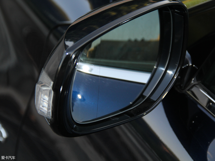 2015ӢQ70L Hybrid 3.5L A