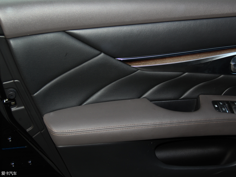 2015ӢQ70L Hybrid 3.5L A