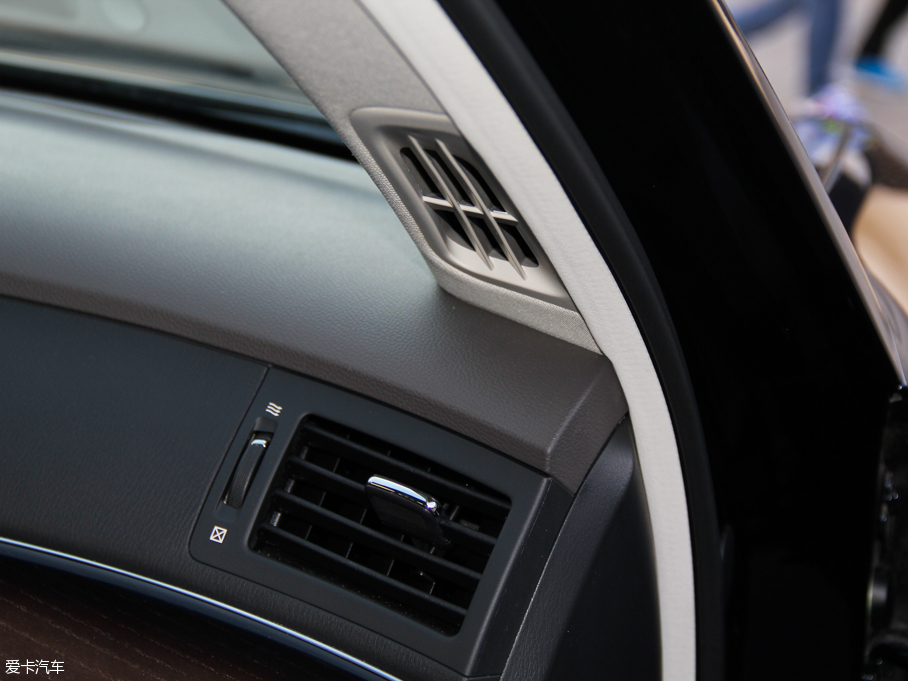 2015ӢQ70L Hybrid 3.5L A