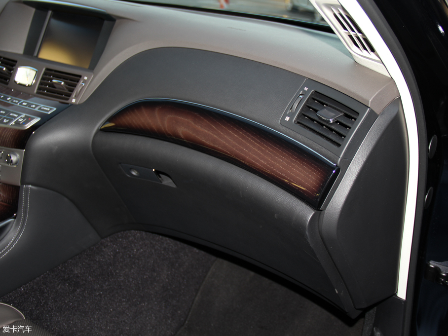 2015ӢQ70L Hybrid 3.5L A