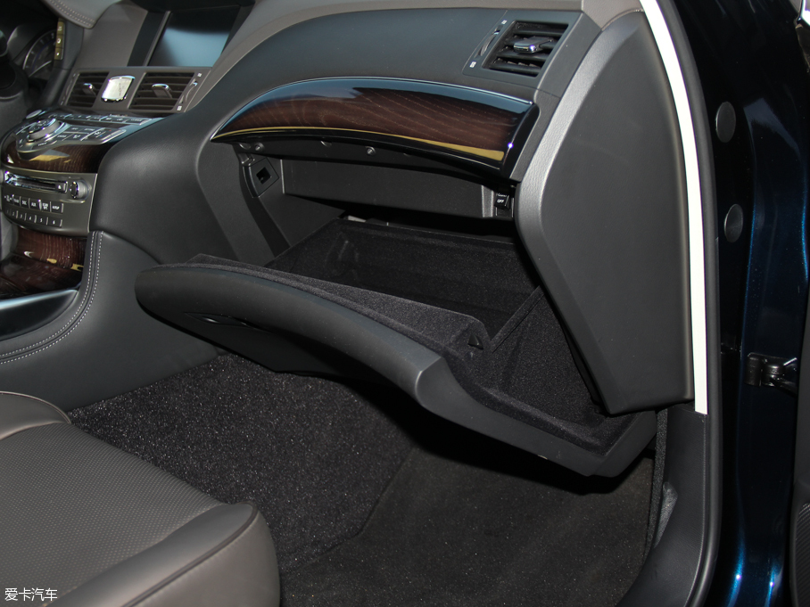 2015ӢQ70L Hybrid 3.5L A