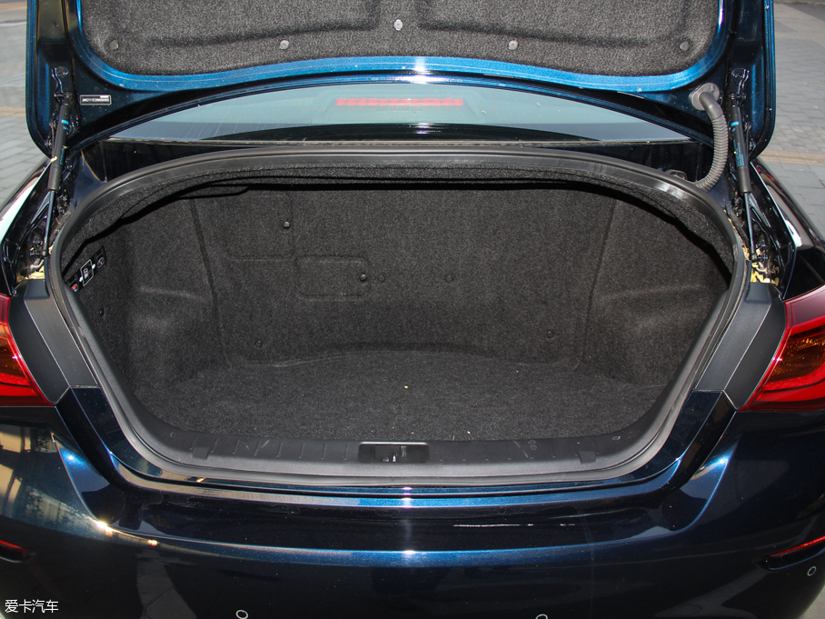 2015ӢQ70L Hybrid 3.5L A