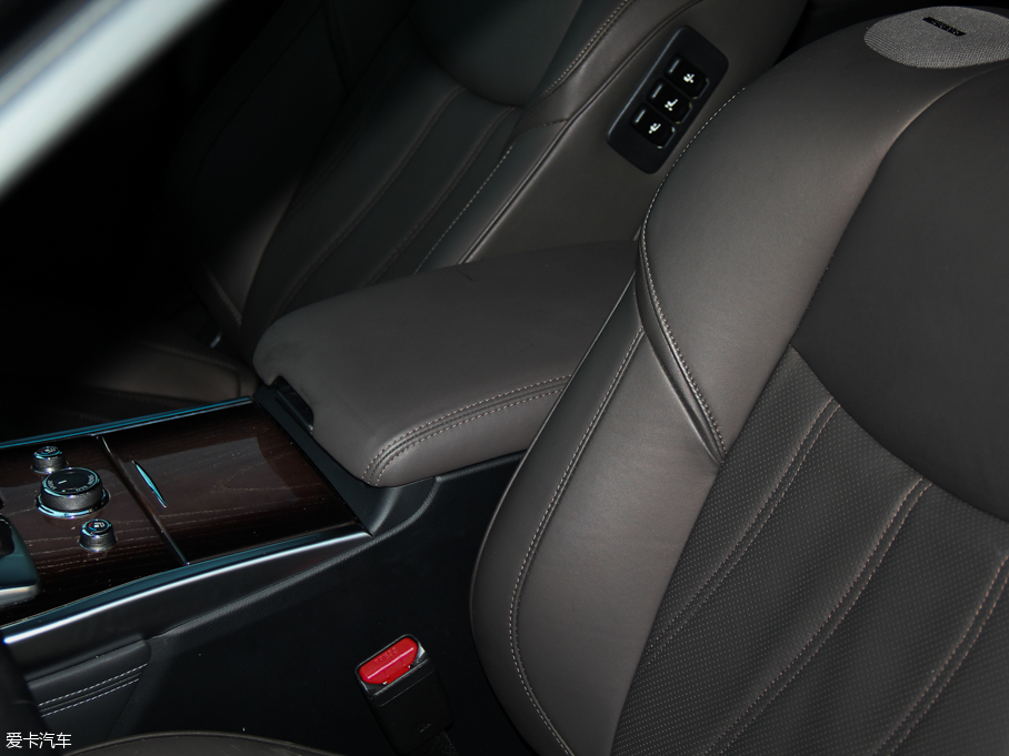 2015ӢQ70L Hybrid 3.5L A