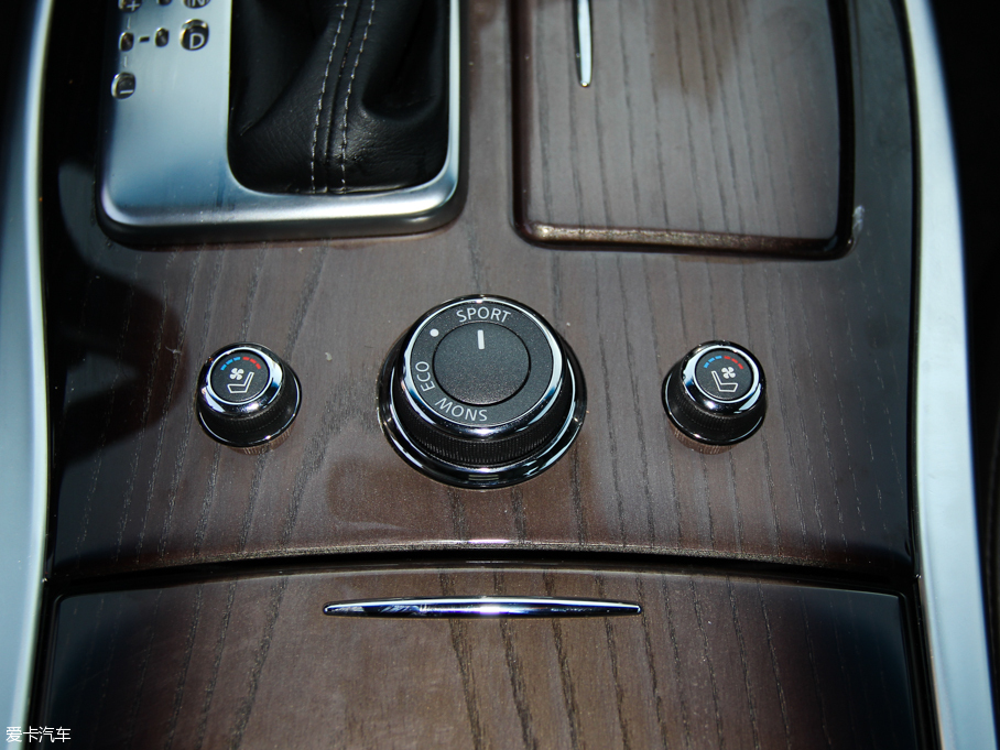 2015ӢQ70L Hybrid 3.5L A