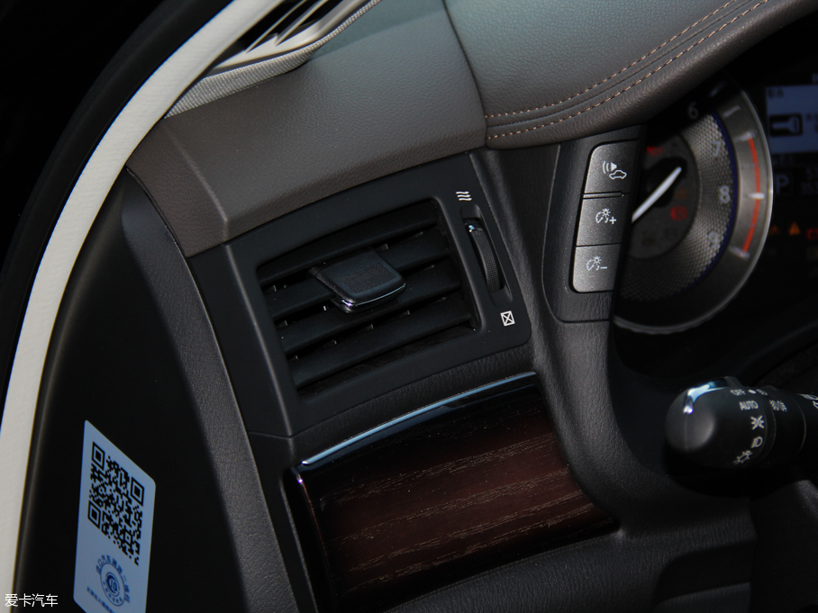 2015ӢQ70L Hybrid 3.5L A