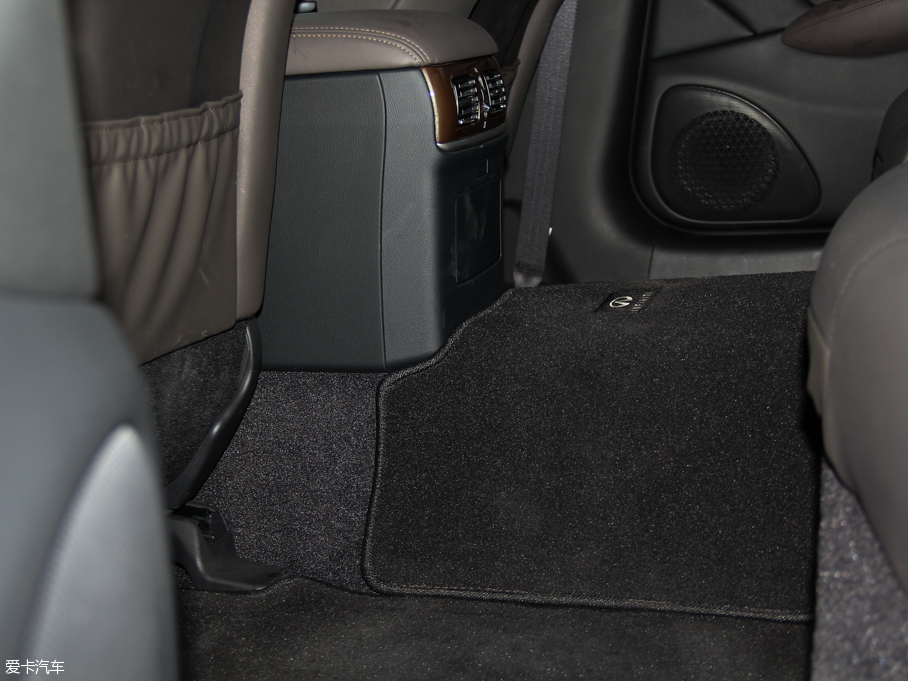 2015ӢQ70L Hybrid 3.5L A