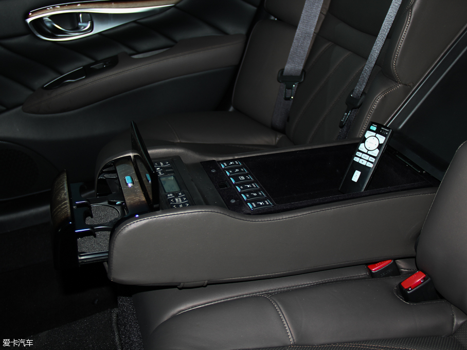 2015ӢQ70L Hybrid 3.5L A