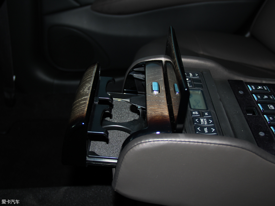 2015ӢQ70L Hybrid 3.5L A