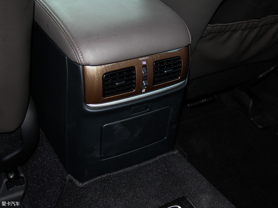 2015ӢQ70L Hybrid 3.5L A