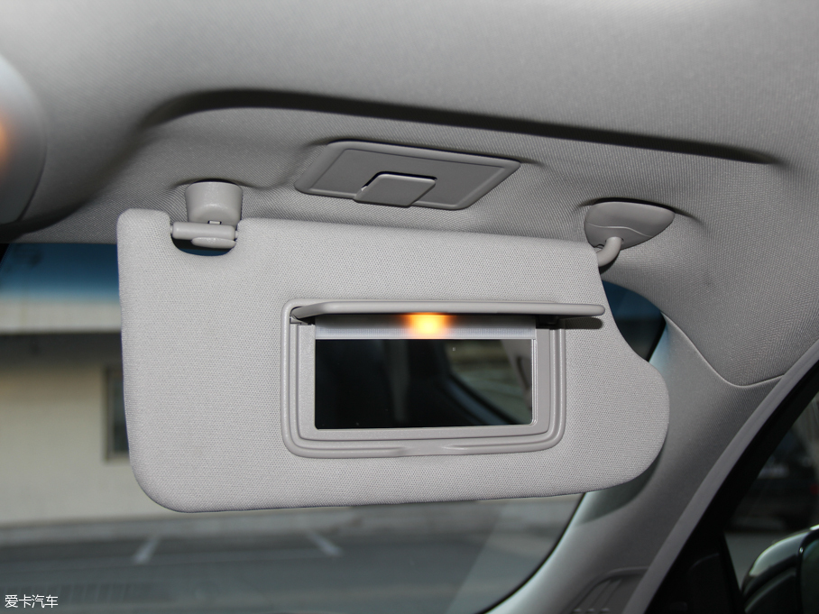 2015ӢQ70L Hybrid 3.5L A