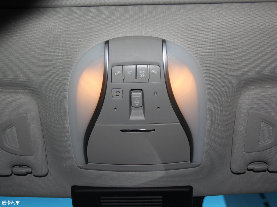 2015ӢQ70L Hybrid 3.5L A