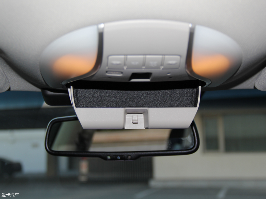 2015ӢQ70L Hybrid 3.5L A