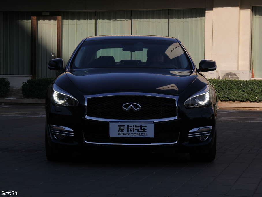 2015ӢQ70L Hybrid 3.5L A