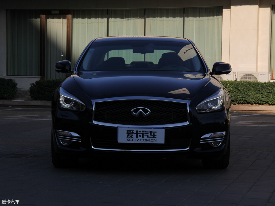 2015ӢQ70L Hybrid 3.5L A