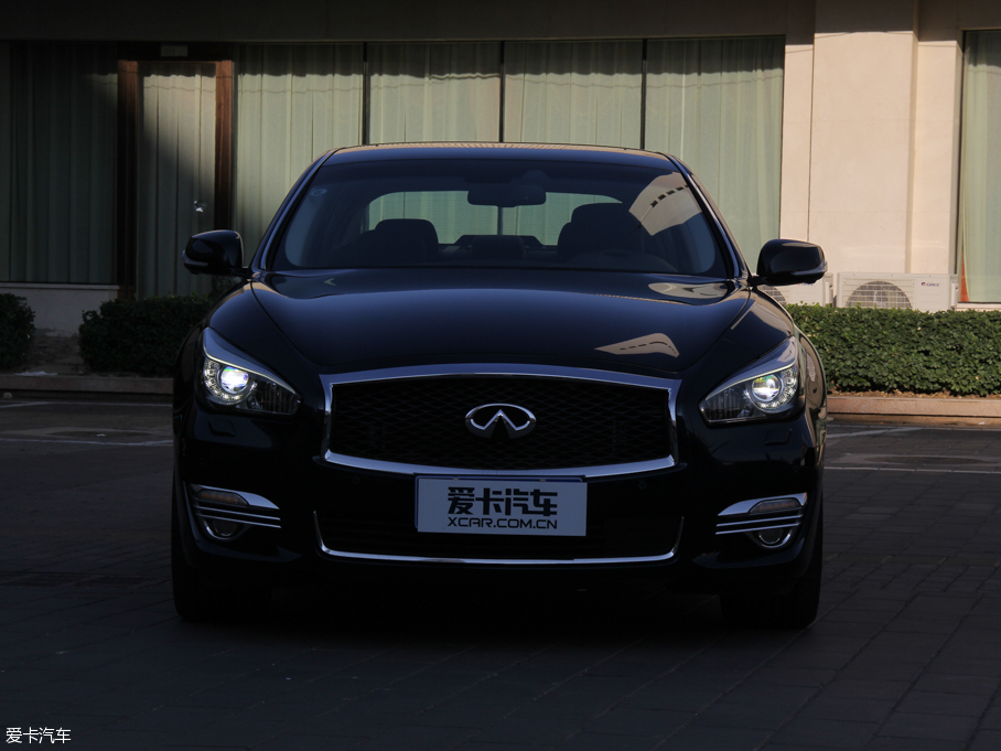 2015ӢQ70L Hybrid 3.5L A