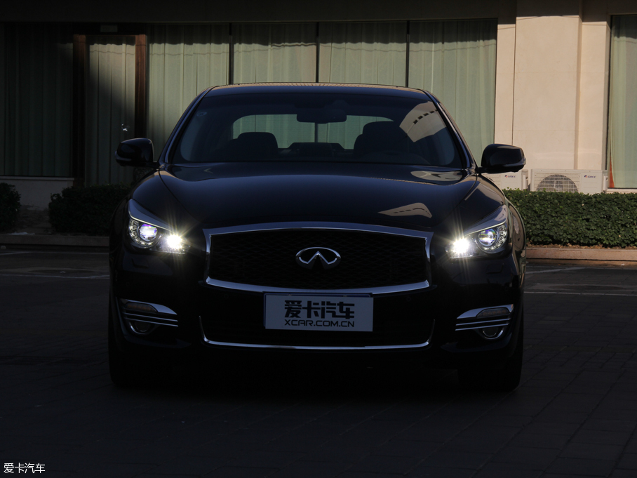 2015ӢQ70L Hybrid 3.5L A