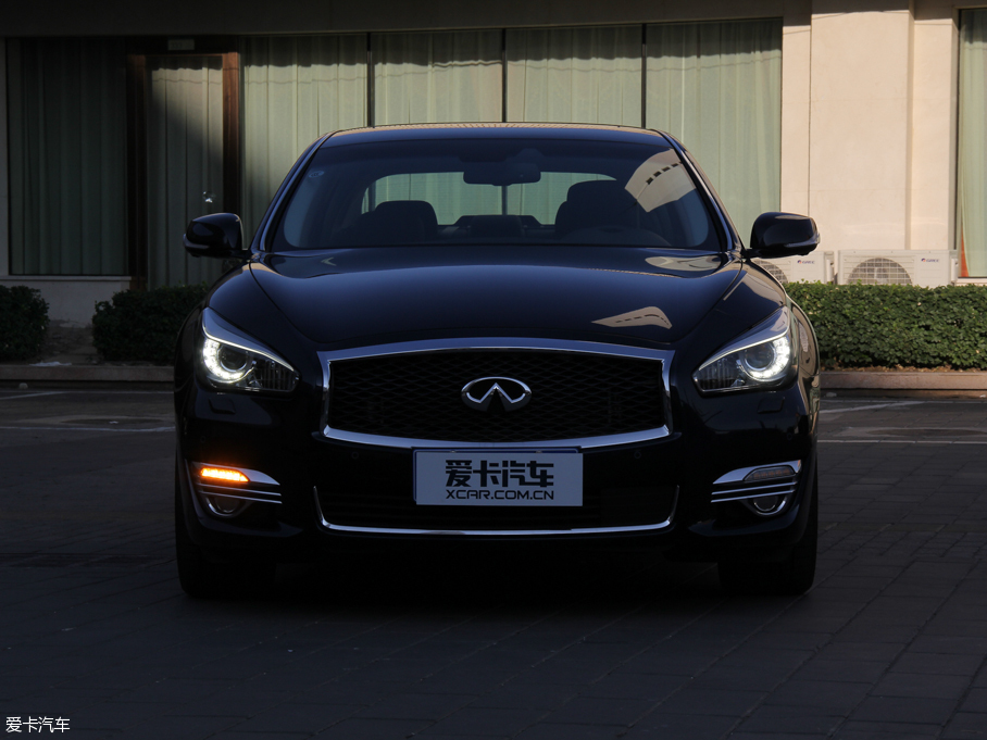 2015ӢQ70L Hybrid 3.5L A