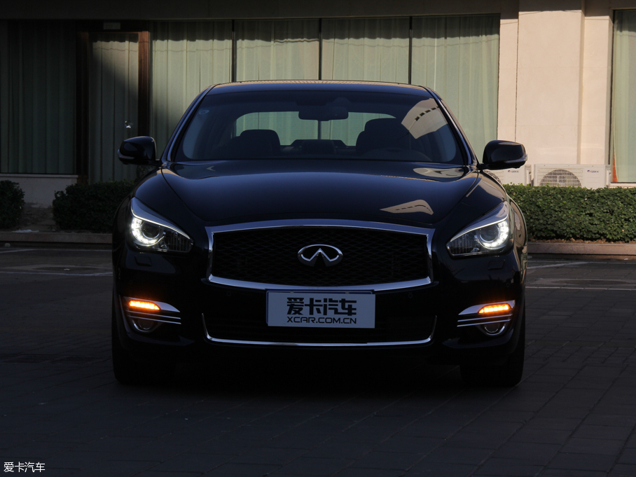 2015ӢQ70L Hybrid 3.5L A