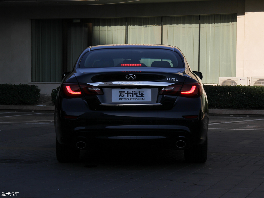 2015ӢQ70L Hybrid 3.5L A