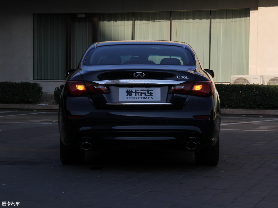 2015ӢQ70L Hybrid 3.5L A