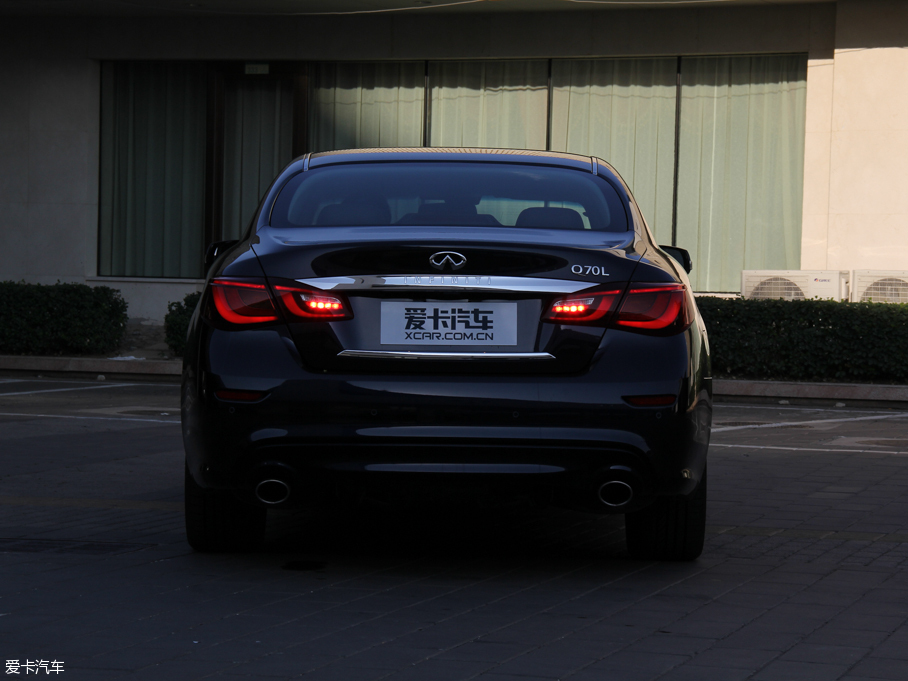 2015ӢQ70L Hybrid 3.5L A