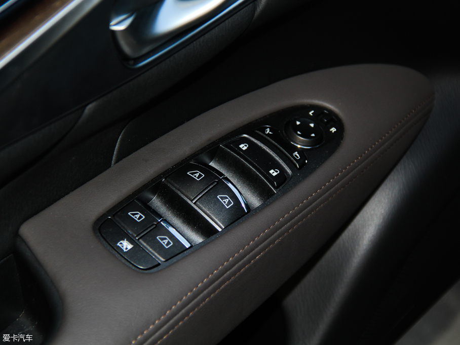 2015ӢQ70L Hybrid 3.5L A