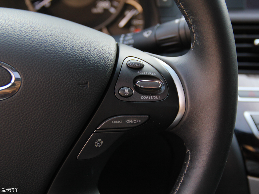 2015ӢQ70L Hybrid 3.5L A