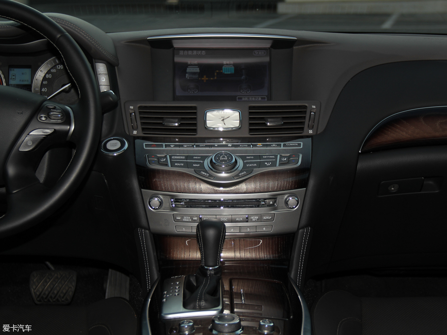 2015ӢQ70L Hybrid 3.5L A