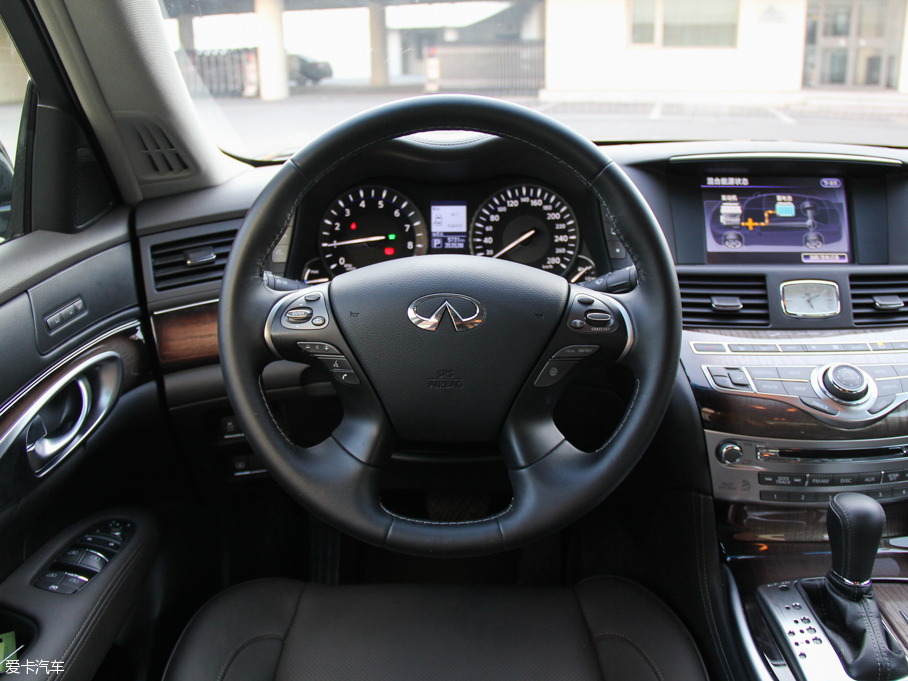 2015ӢQ70L Hybrid 3.5L A