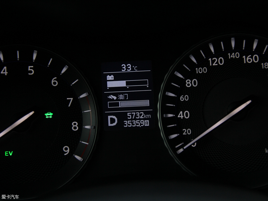 2015ӢQ70L Hybrid 3.5L A