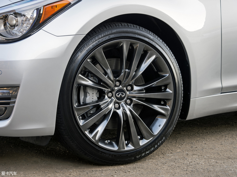 2015ӢQ70 Premium Select Edition