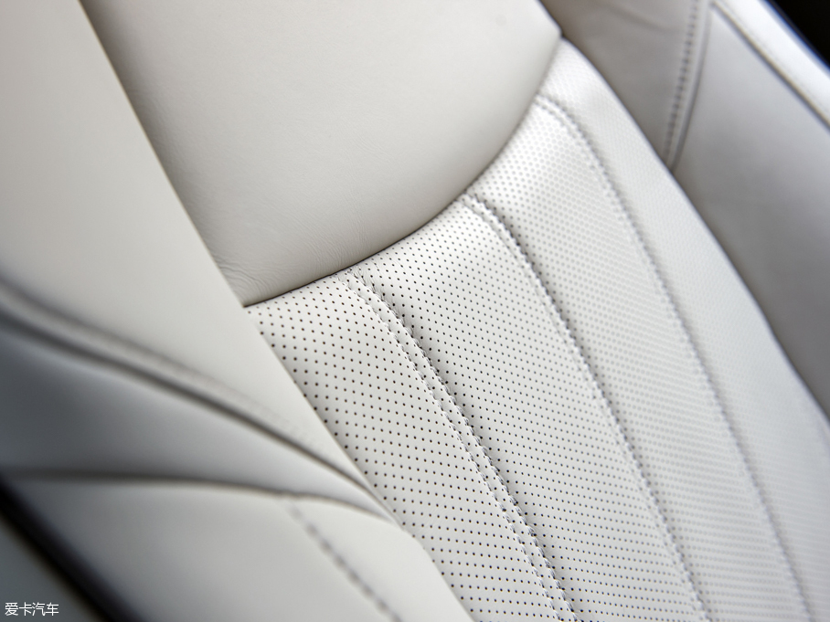 2015ӢQ70 Premium Select Edition