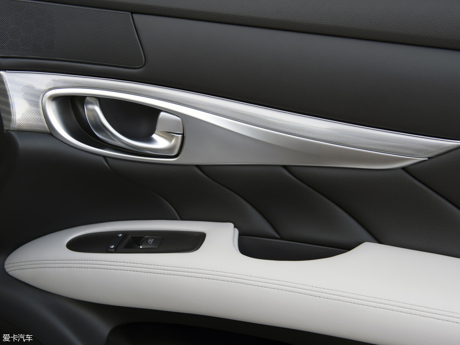 2015ӢQ70 Premium Select Edition