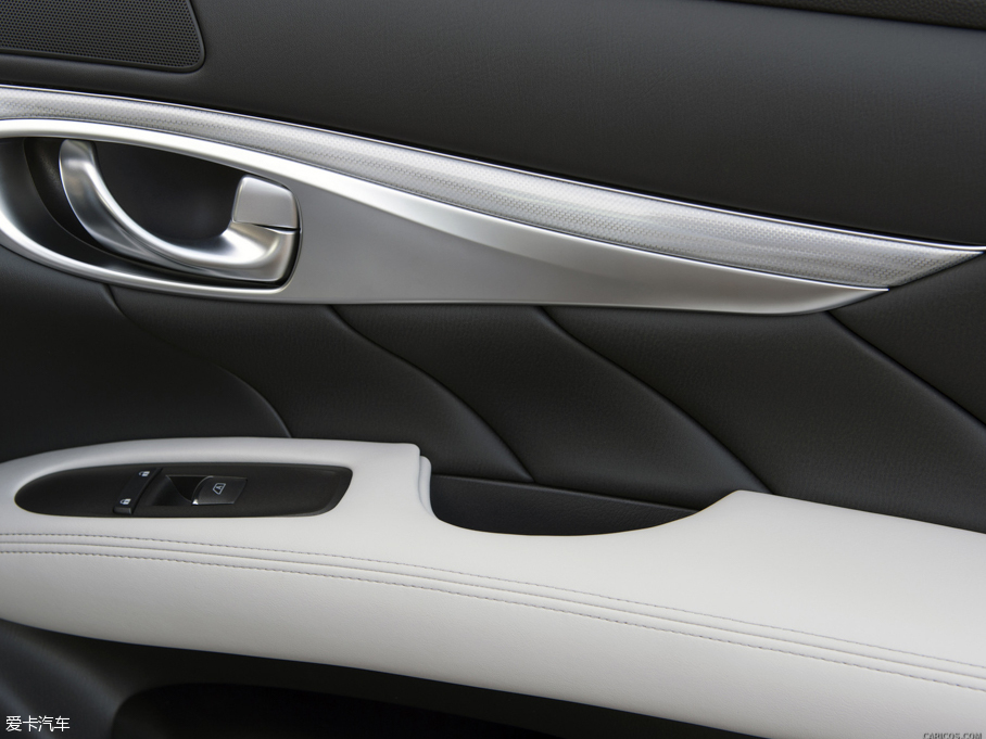 2015ӢQ70 Premium Select Edition