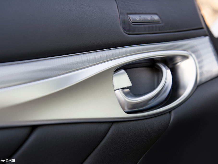 2015ӢQ70 Premium Select Edition