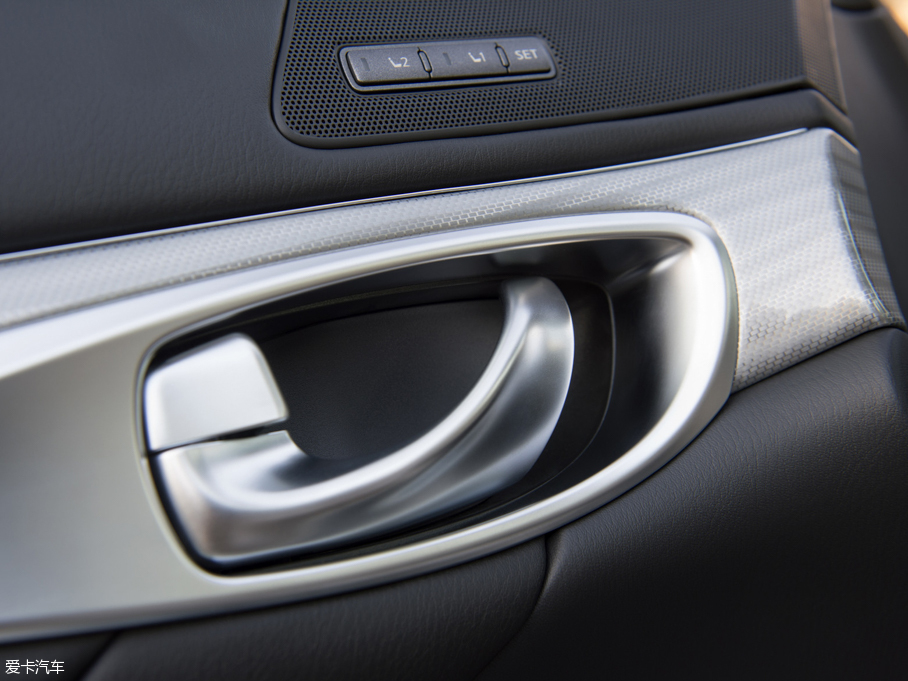 2015ӢQ70 Premium Select Edition