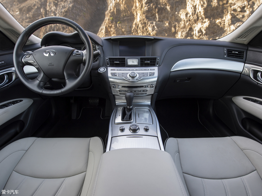 2015ӢQ70 Premium Select Edition