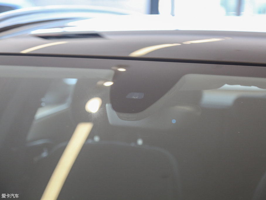 2017��Ӣ�����QX30 2.0T ���(q��)�r(sh��)�а�