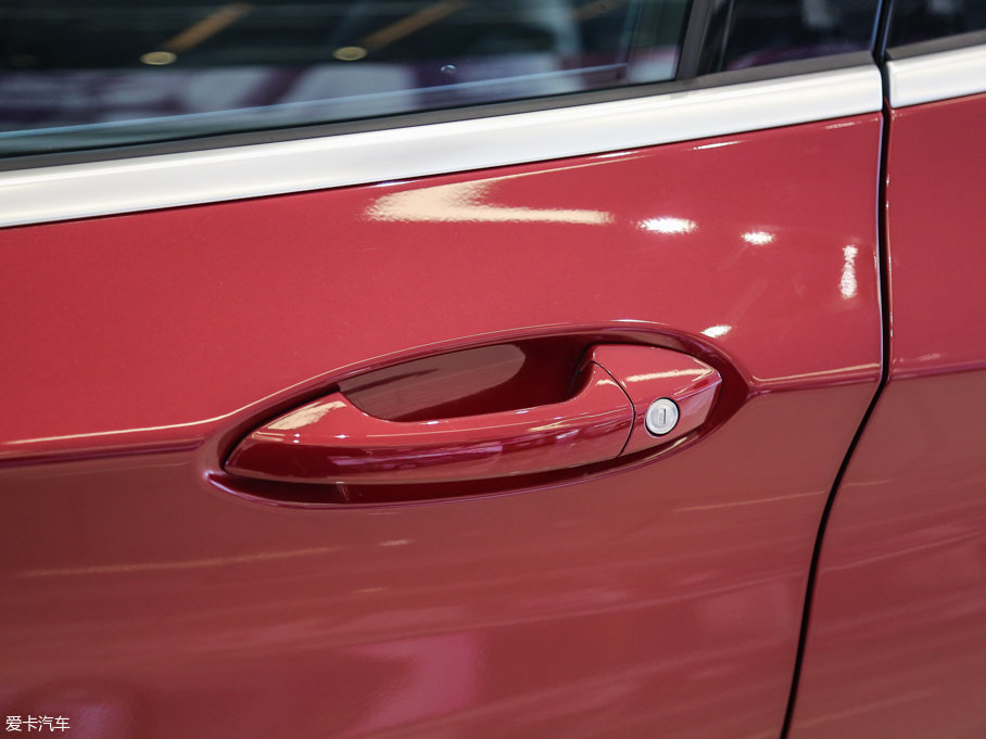 2017��Ӣ�����QX30 2.0T ���r�а�